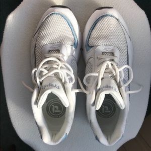 Propét Women’s Cross Trainer Size 8EE